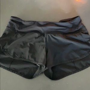 Black lululemon speed up 2.5” short